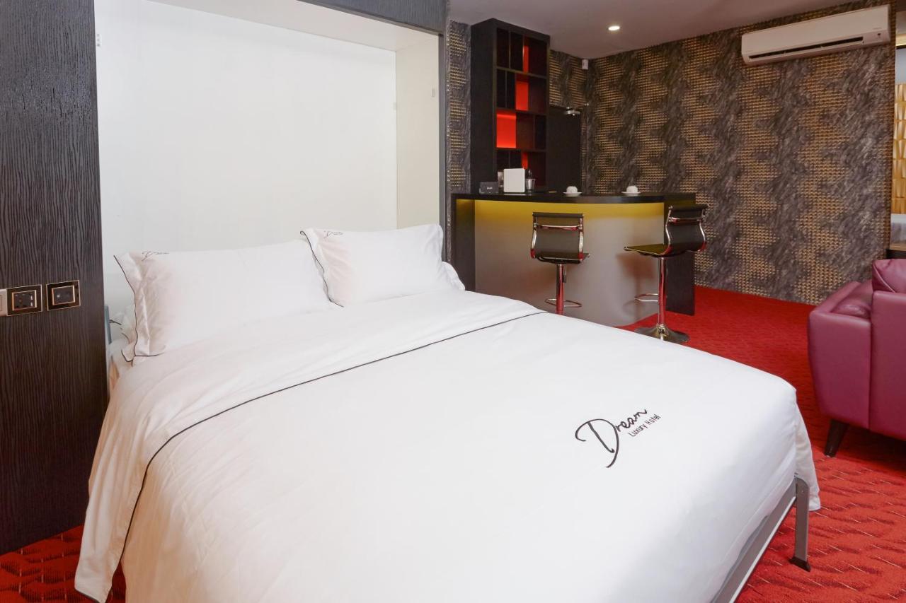 Dream Luxury Hotel Muar Exterior foto